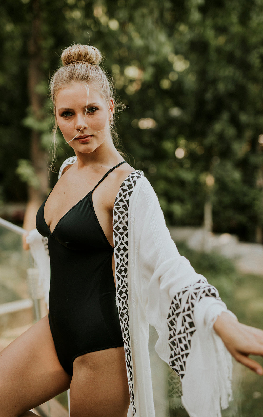 Bambu Siyah Ağaç Baskılı Beyaz Uzun Kimono